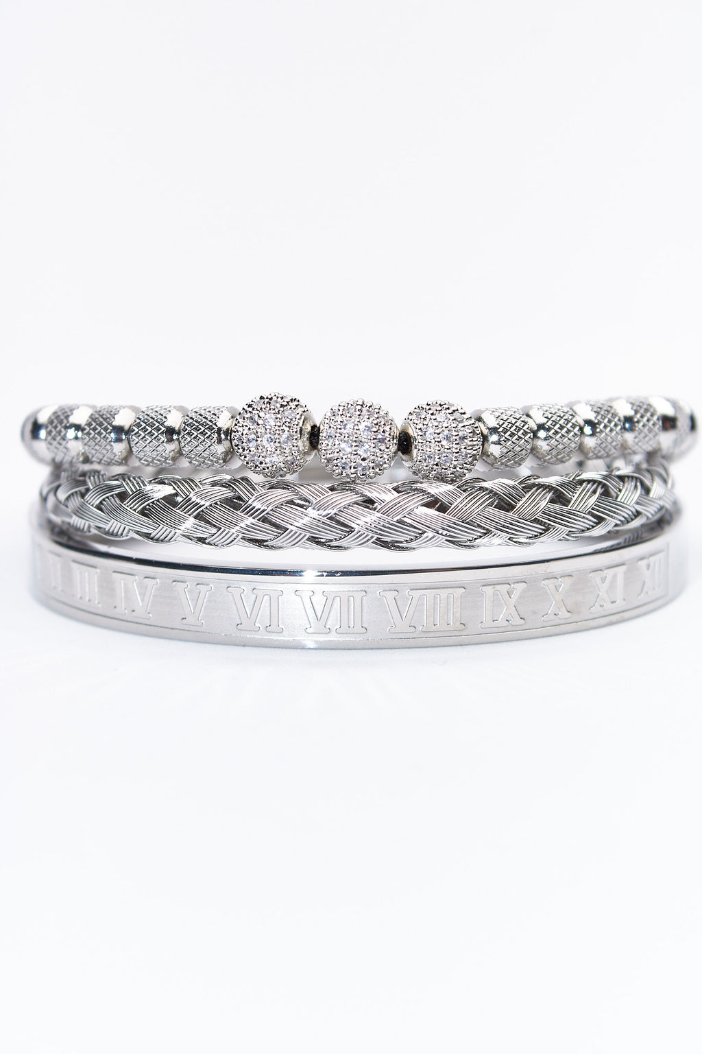 Set de pulseras plateadas — pulsera rígida con numerales + trenzada + cuentas pavé