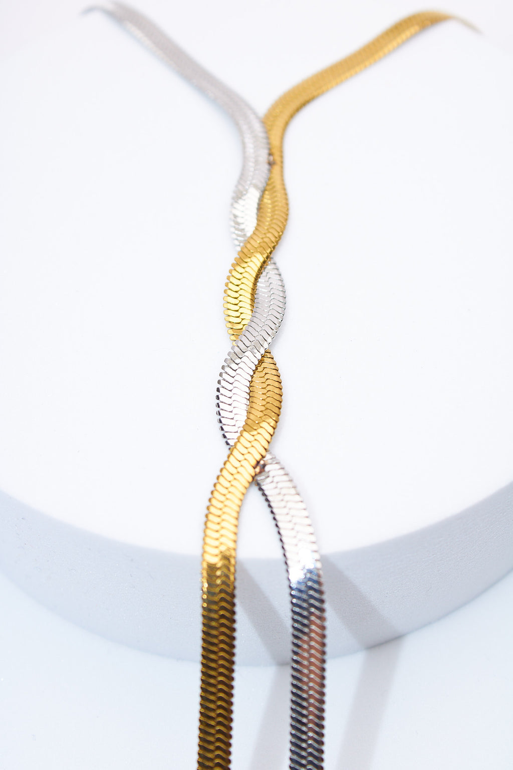 Collar serpiente trenzado bicolor — baño dorado y plateado
