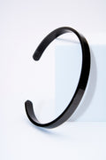 Pulsera rígida negra — diseño abierto ajustable, acabado mate