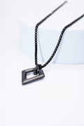 Collar con Dije Geométrico Negro