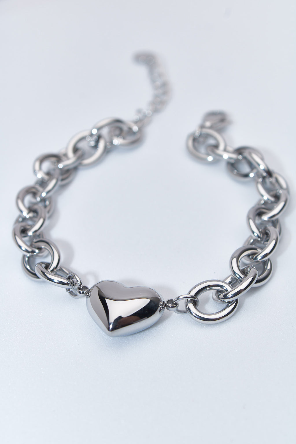 Pulsera cadena eslabón con corazón sólido — acero inoxidable plateado
