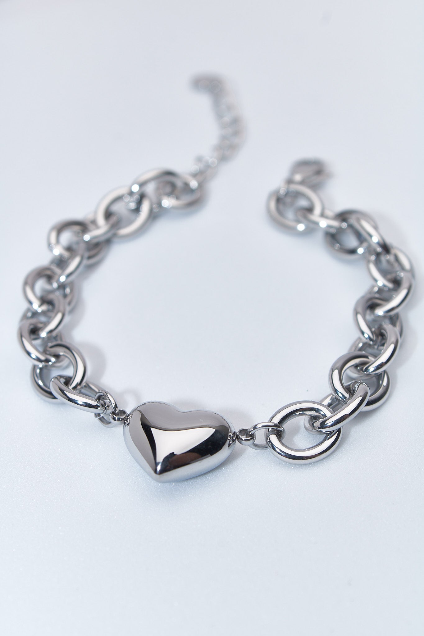 Pulsera cadena eslabón con corazón sólido — acero inoxidable plateado