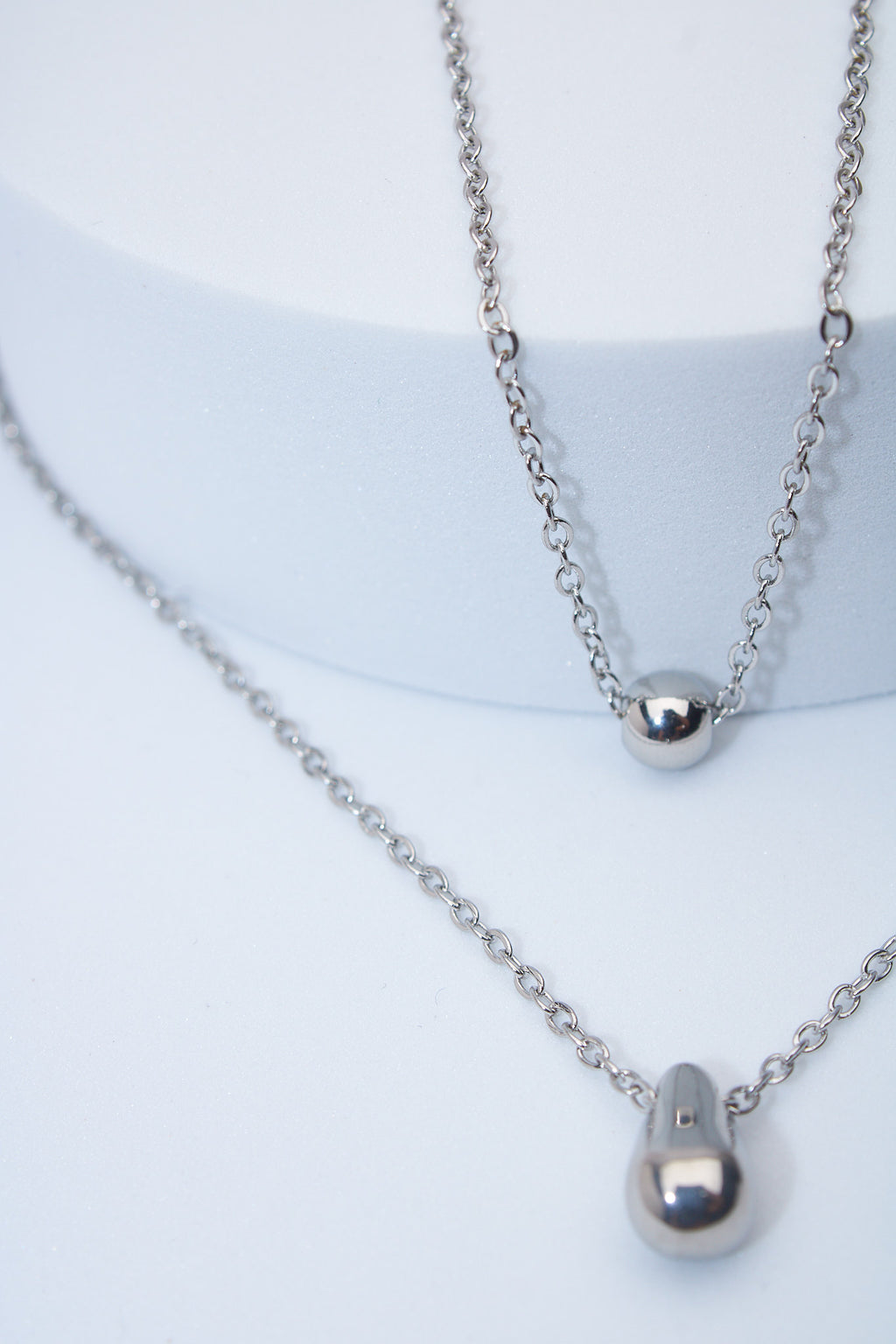 Set collares doble capa con charms gota y bola — acero inoxidable plateado