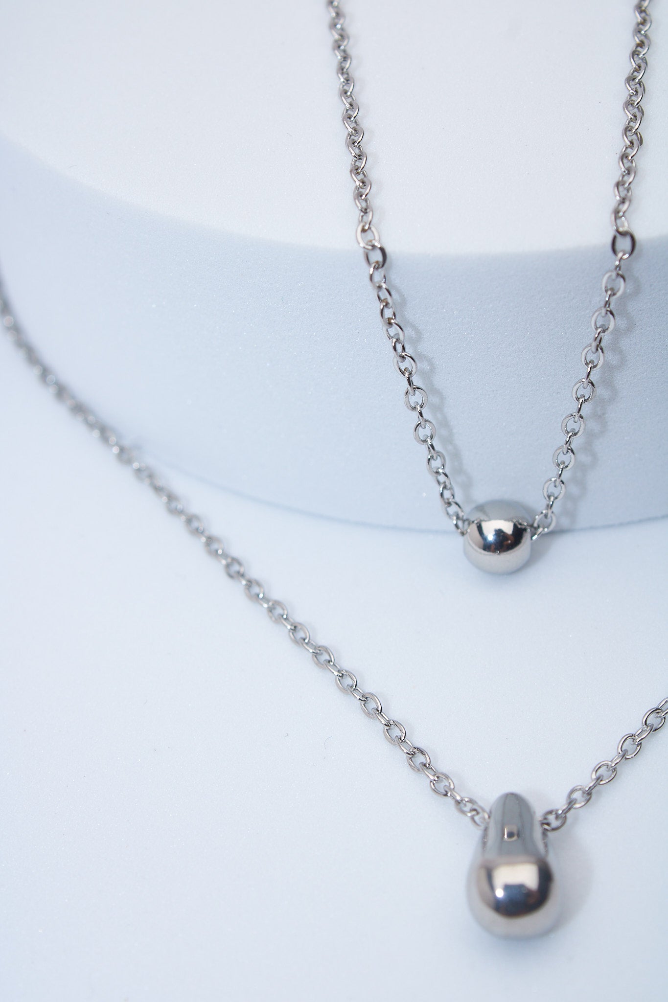 Set collares doble capa con charms gota y bola — acero inoxidable plateado