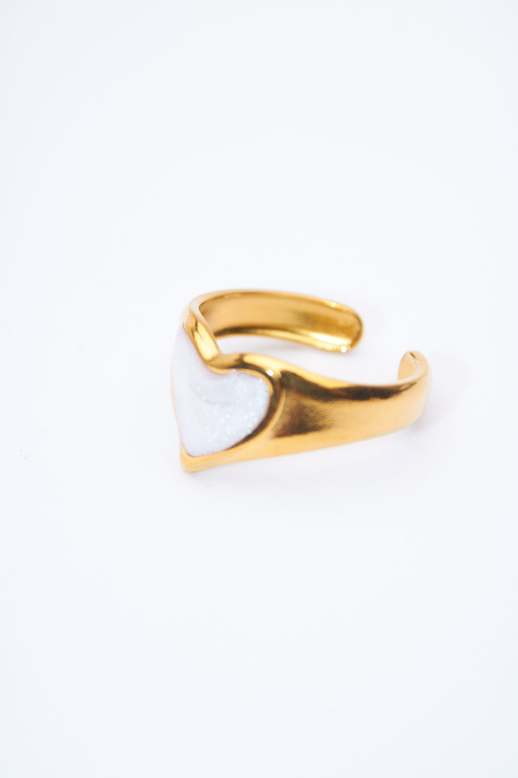 Anillo ajustable corazón esmaltado — baño dorado