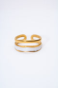 Anillo abierto doble banda con detalle esmaltado blanco nacarado