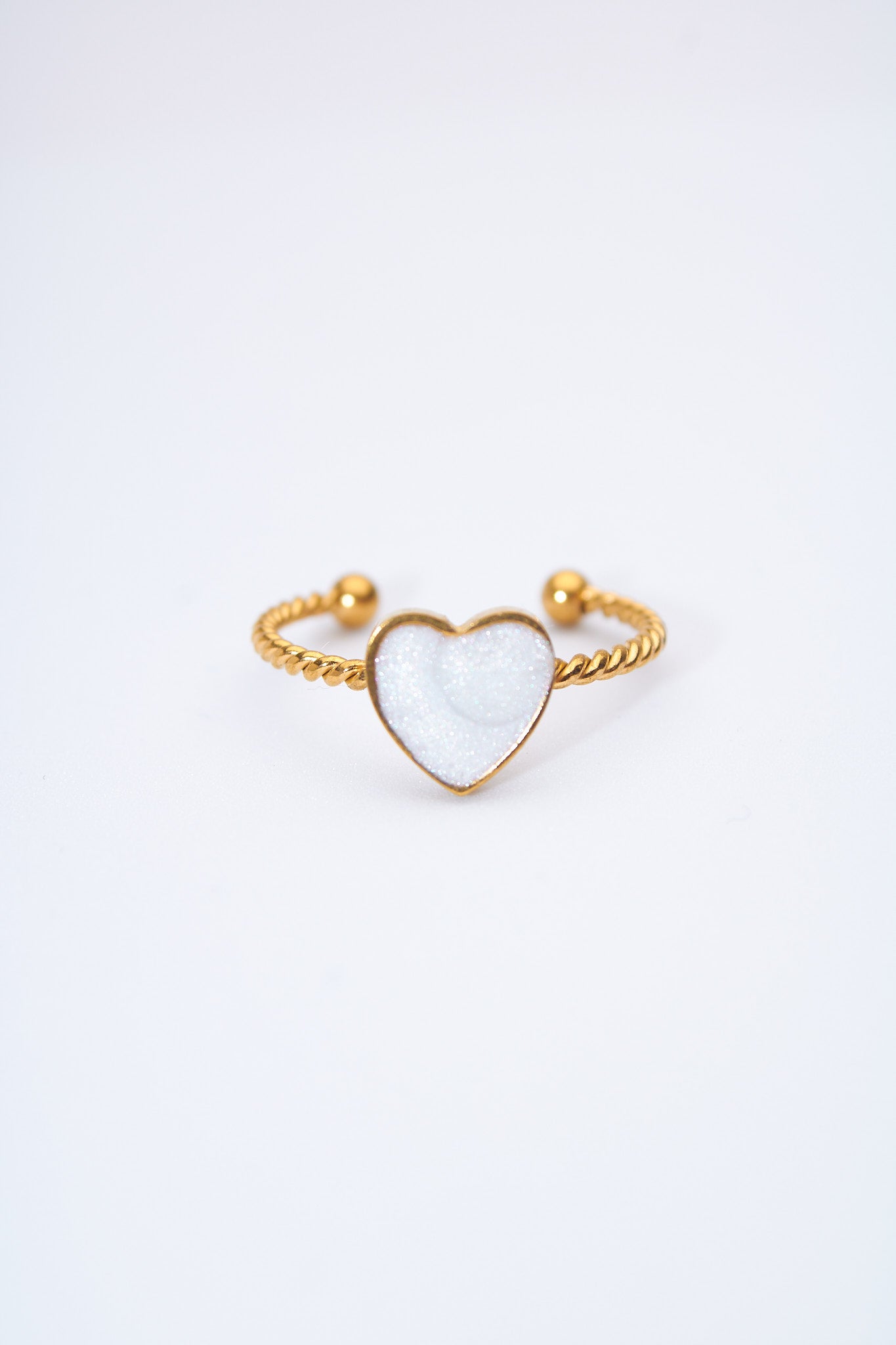 Anillo abierto trenzado con corazón esmaltado blanco nacarado