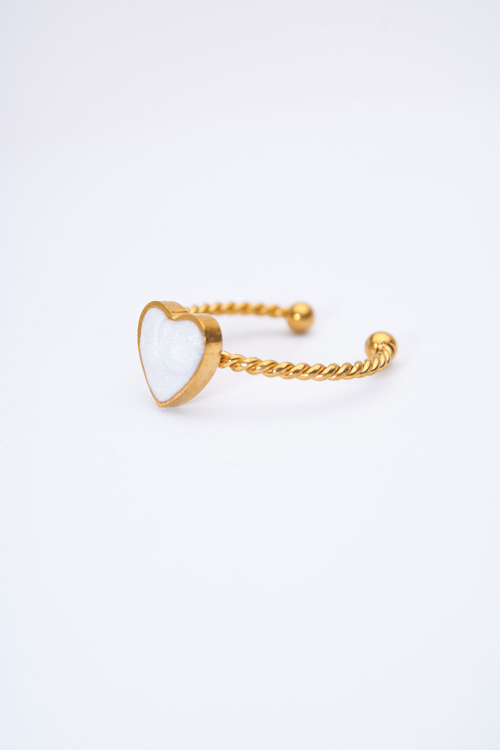 Anillo abierto trenzado con corazón esmaltado blanco nacarado