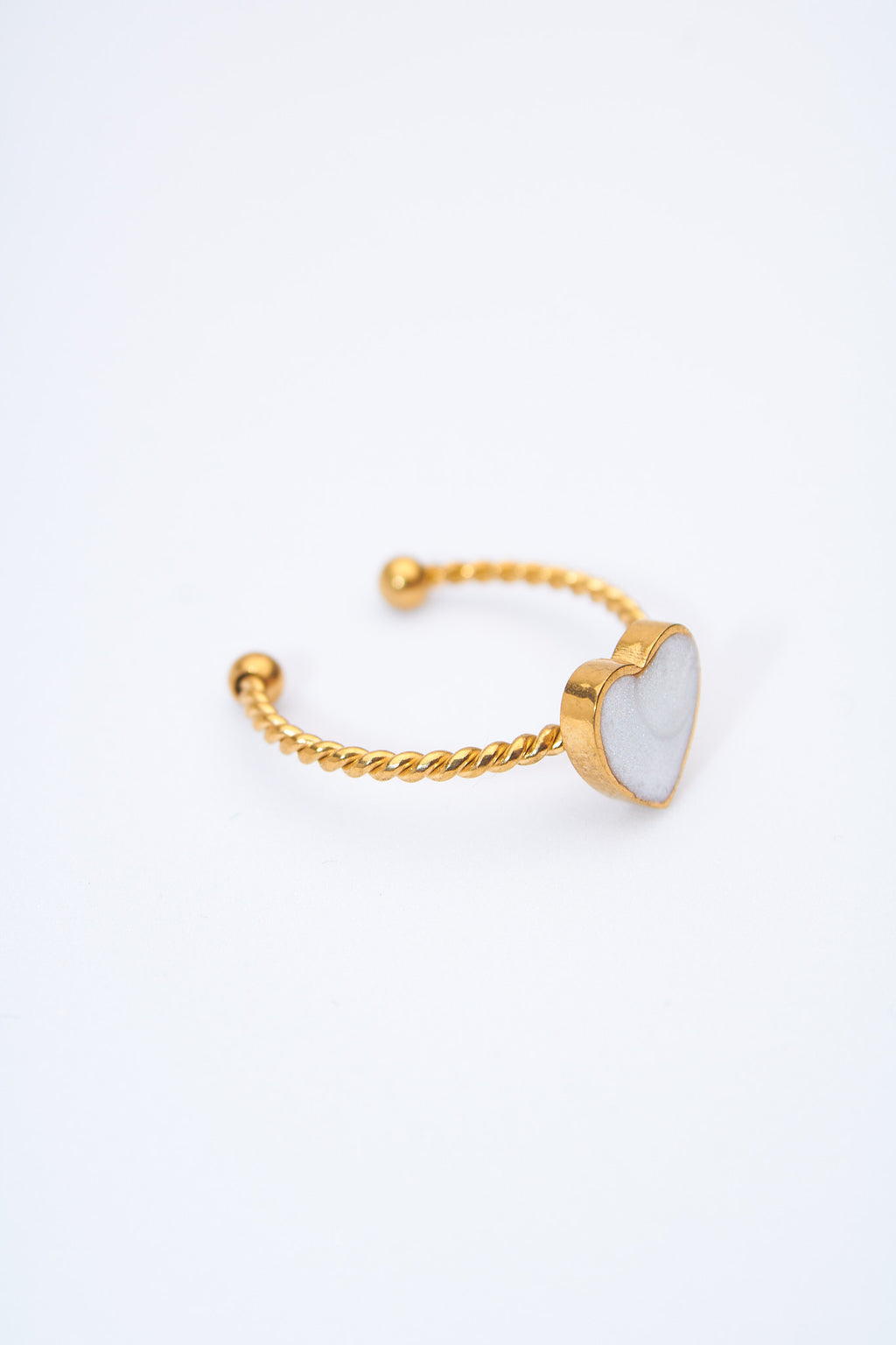 Anillo abierto trenzado con corazón esmaltado blanco nacarado