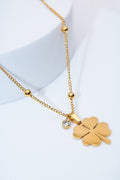 Collar trébol dorado con charm brillante — baño dorado