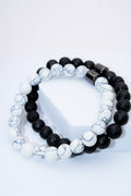 Set pulseras cuentas lava negra y howlita blanca