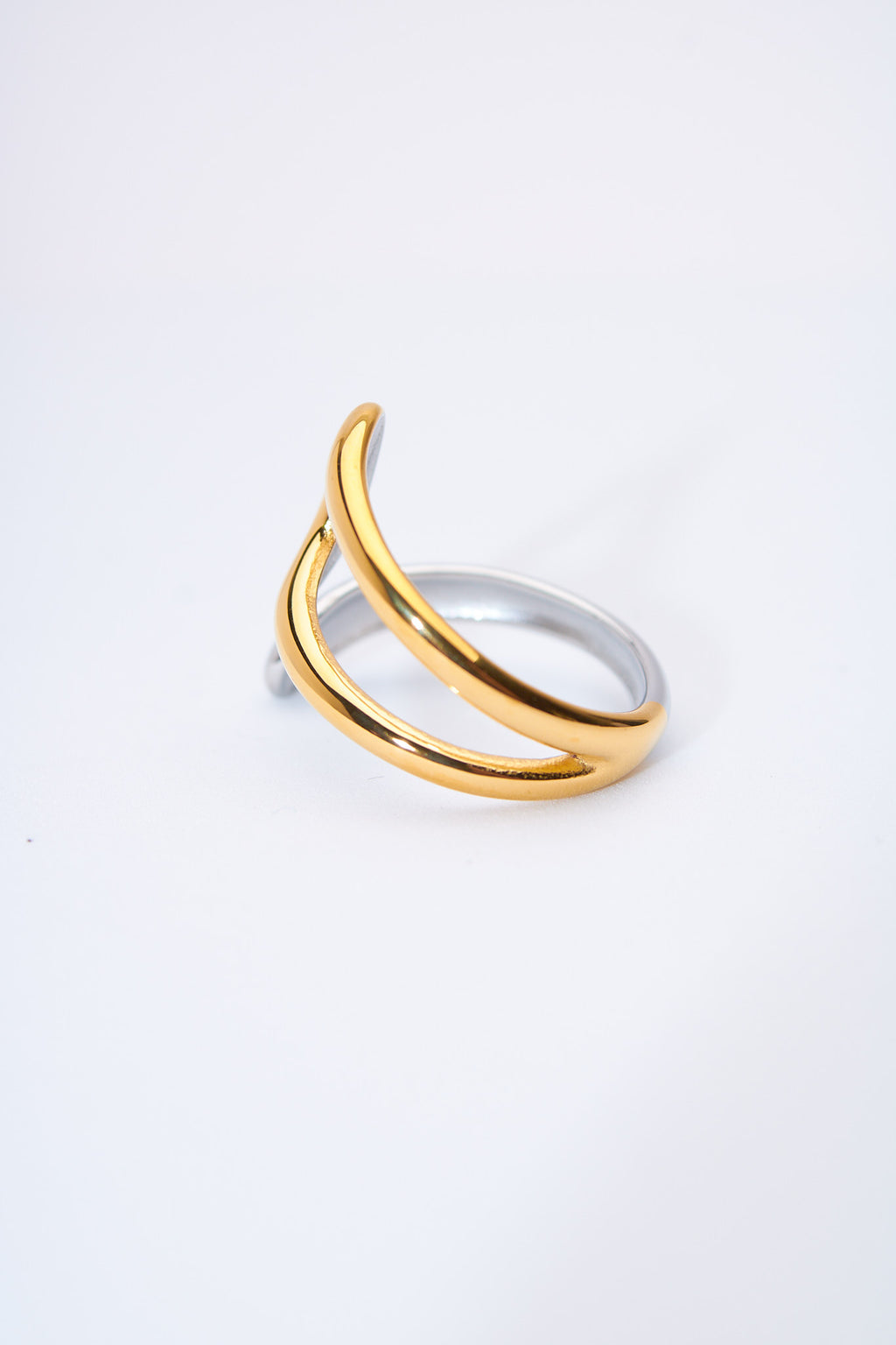 Anillo abierto doble tono — acabado dorado y plateado