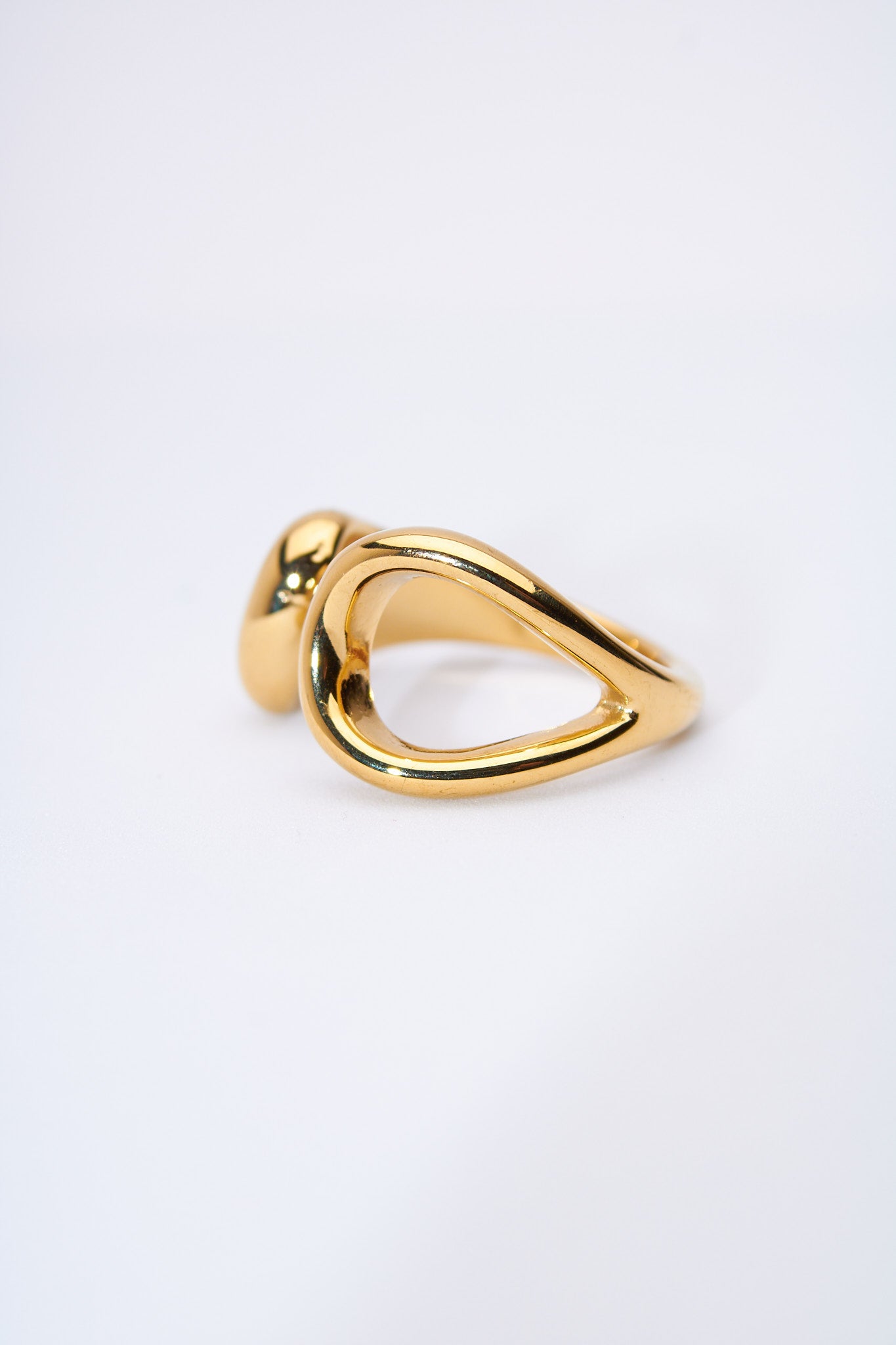 Anillo abierto doble elemento dorado — ajustable