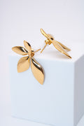 Aretes flor dorados — pétalos pulidos