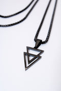Collar triángulos geométricos negros — baño negro