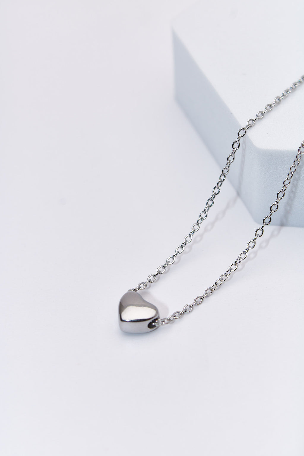 Collar corazón liso plateado — cadena eslabón