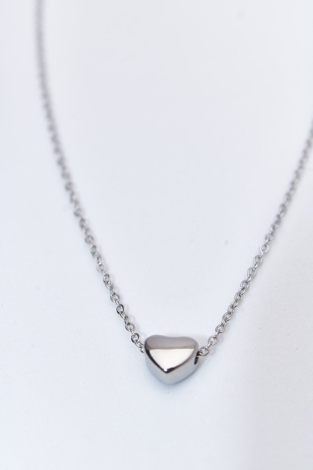 Collar corazón liso plateado — cadena eslabón